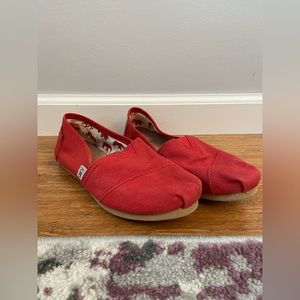 Toms Women’s classic canvas slip-ons